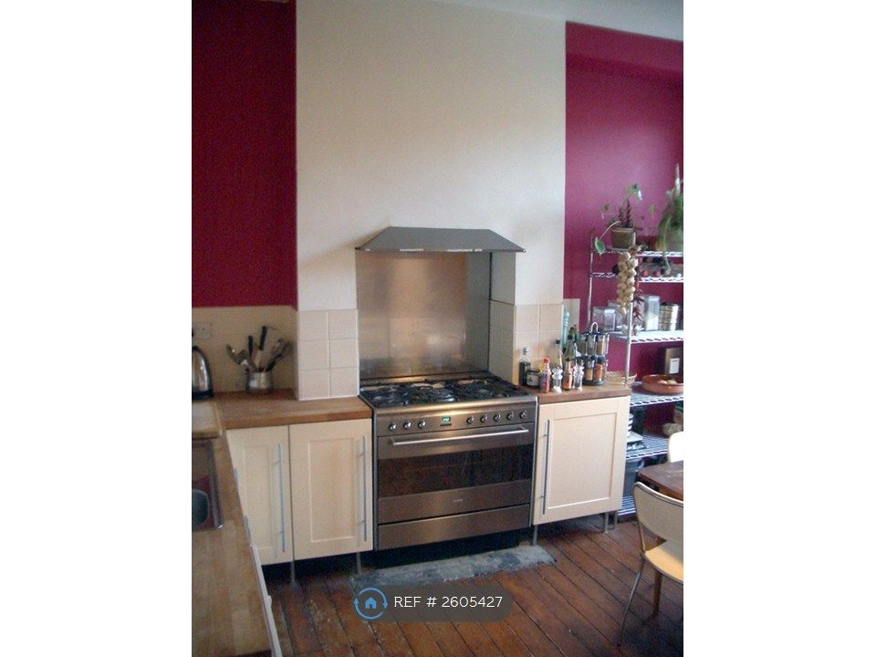 Property photo 3 of 9 Kitchen