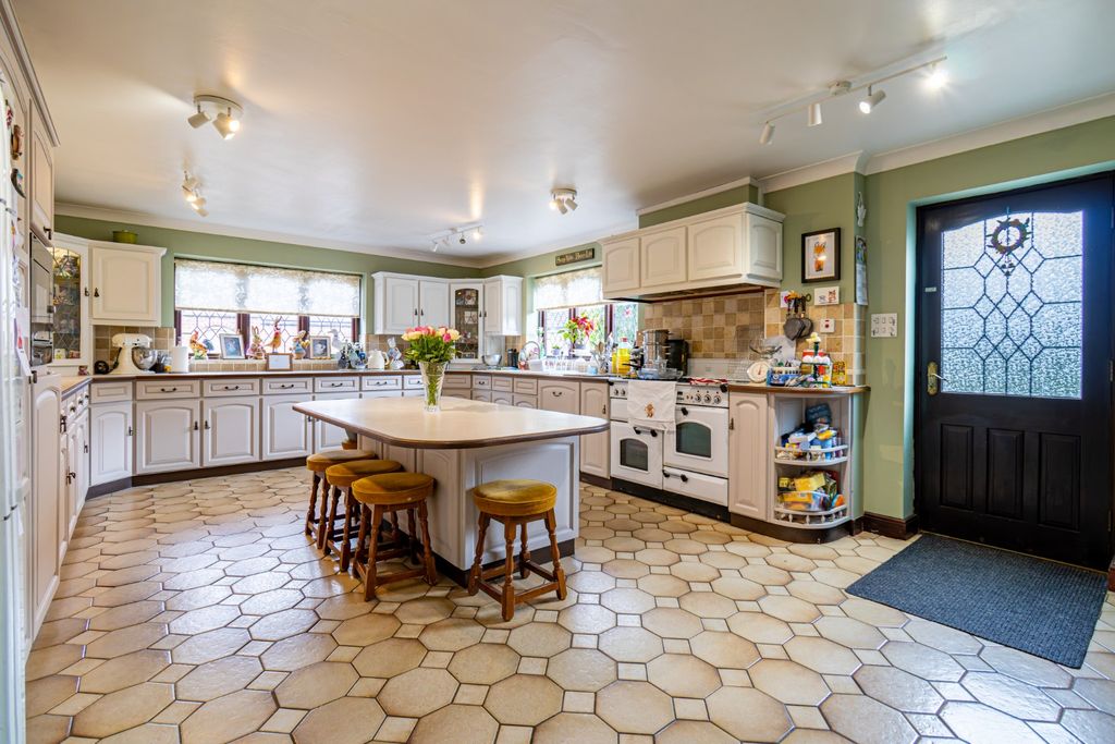 Property photo 3 of 25 4202237