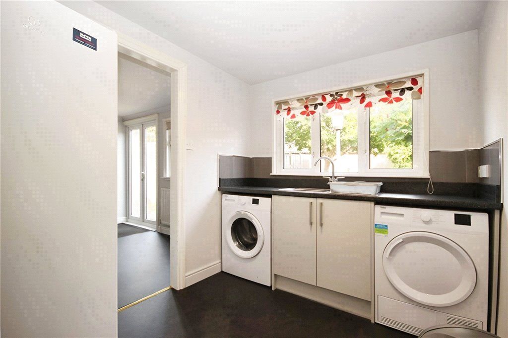 Property photo 3 of 9 Kitchen