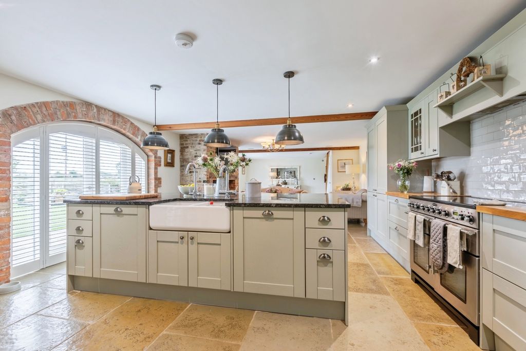 Property photo 3 of 23 Photo