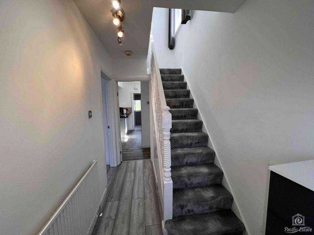 Property photo 2 of 27 Gallery
