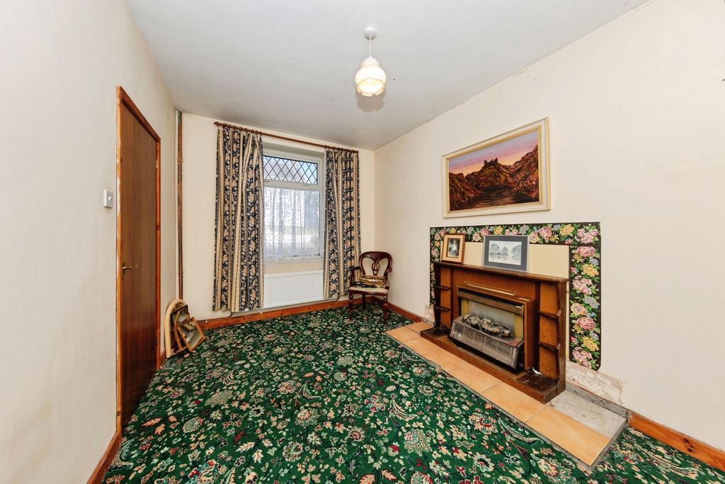 Property photo 3 of 17 Photo