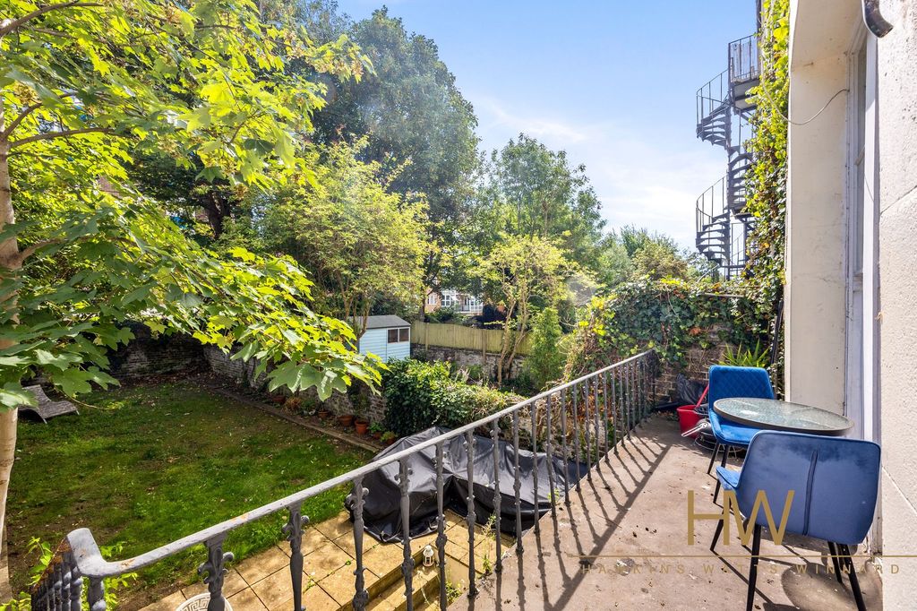 Property photo 2 of 9