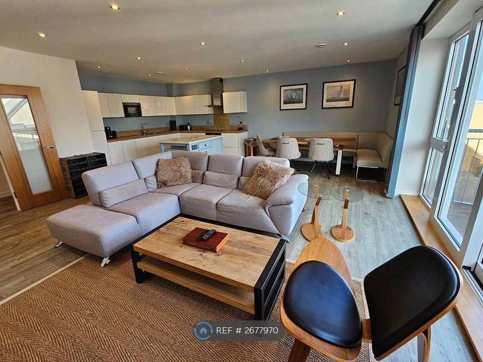 Property photo 3 of 33 Lounge