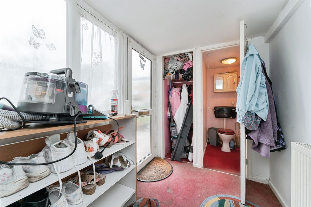 Property photo 3 of 11