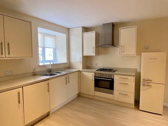 Property photo 1 of 11 Kitchen