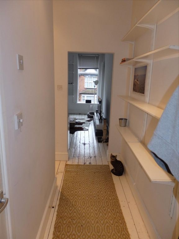 Property photo 2 of 9 Entrance Hall