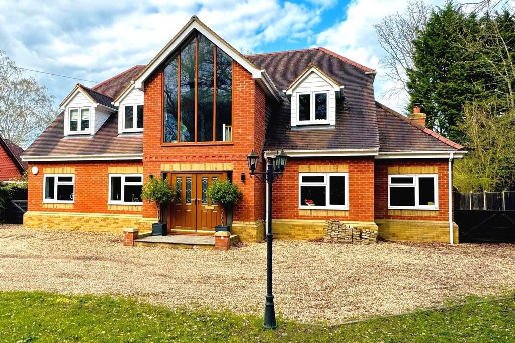 Property photo 1 of 27