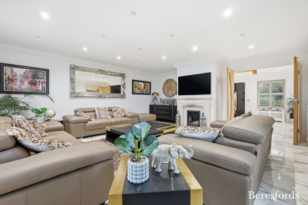 Property photo 3 of 28 Picture 3