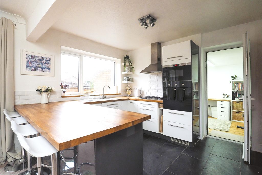 Property photo 3 of 15 Kitchen/Diner