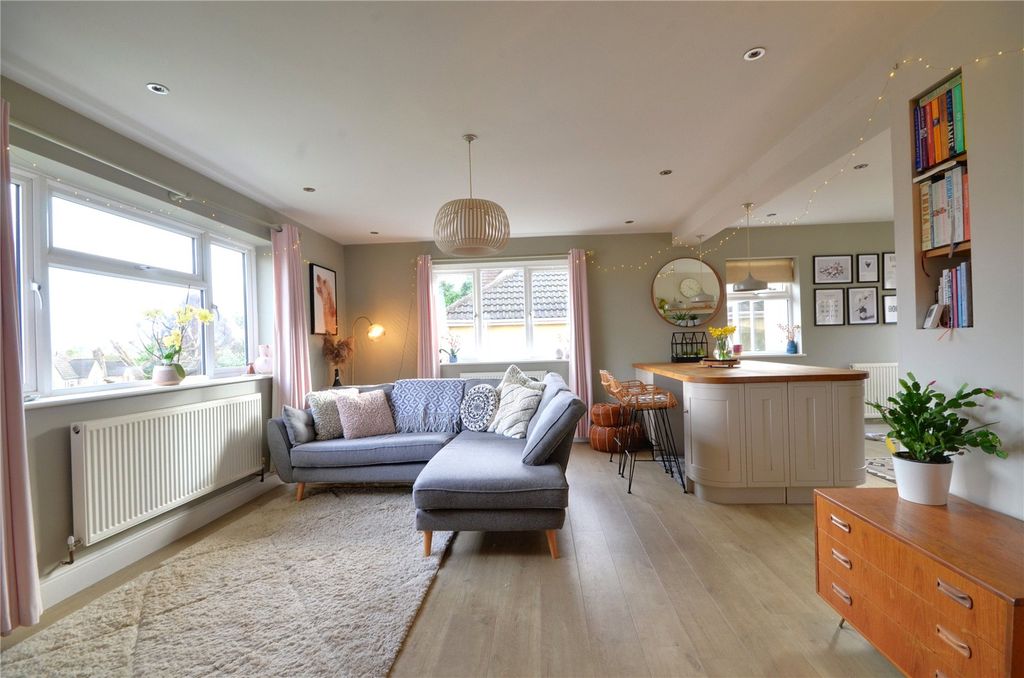 Property photo 3 of 20 Living Room