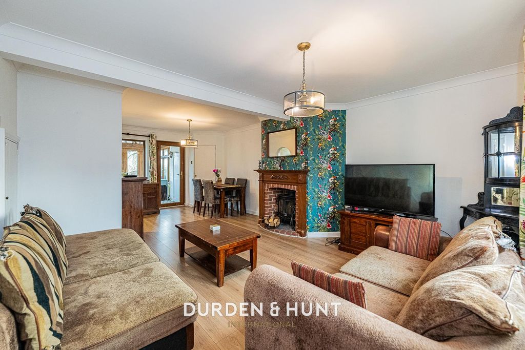 Property photo 2 of 26 Moreton-14.Jpg