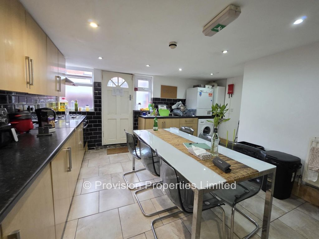 Property photo 3 of 7 Photo