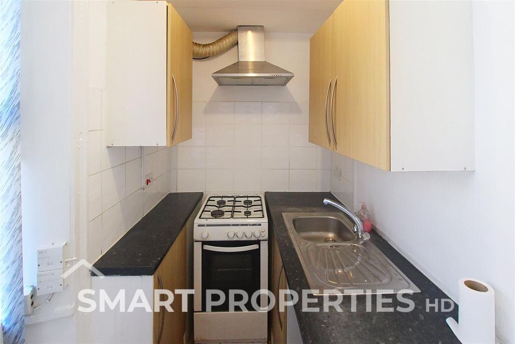 Property photo 3 of 8 Kitchen