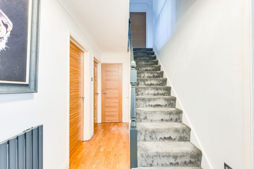 Property photo 2 of 28