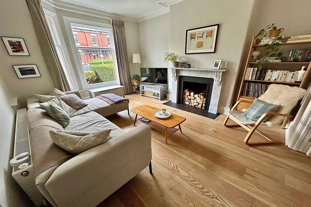 Property photo 2 of 23 Living Room