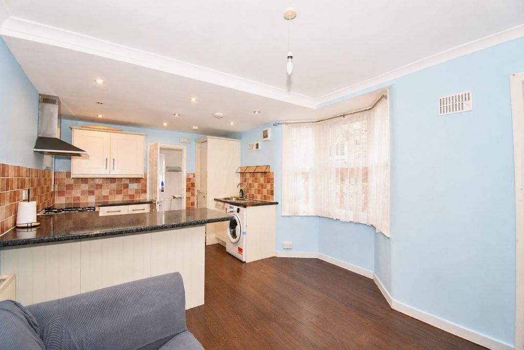 Property photo 2 of 7 2983932