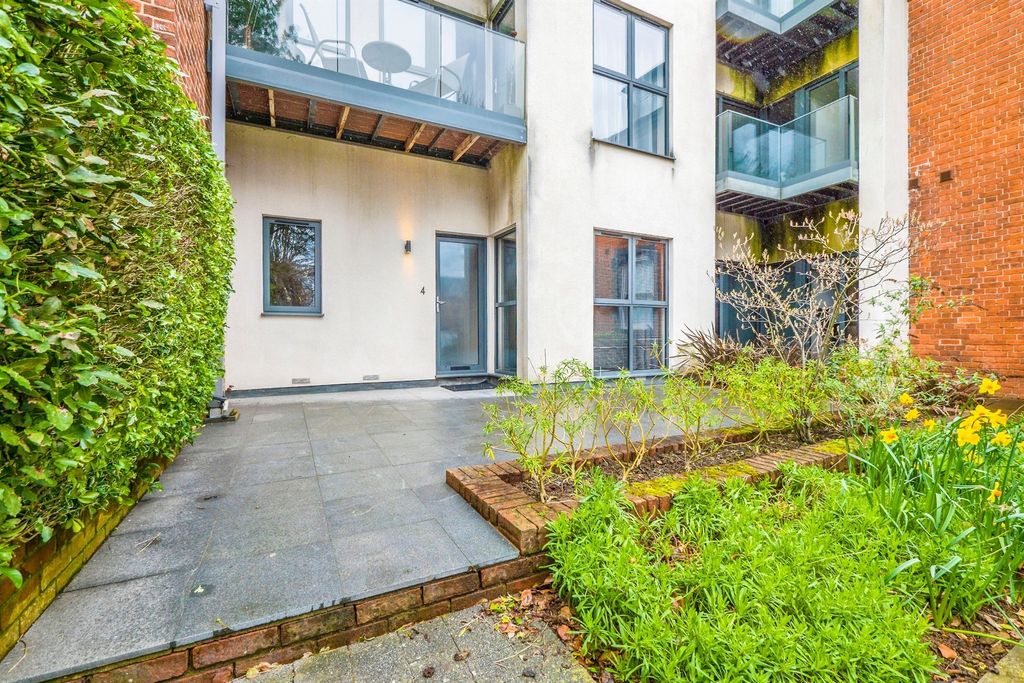 Property photo 1 of 20