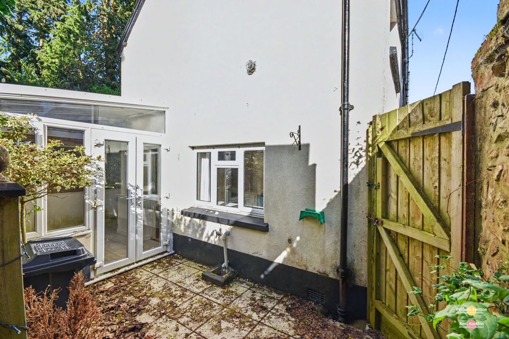 Property photo 2 of 20