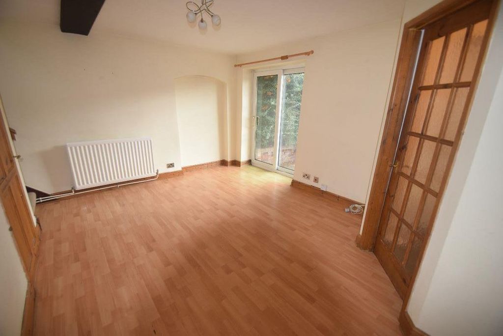 Property photo 3 of 8 Lounge