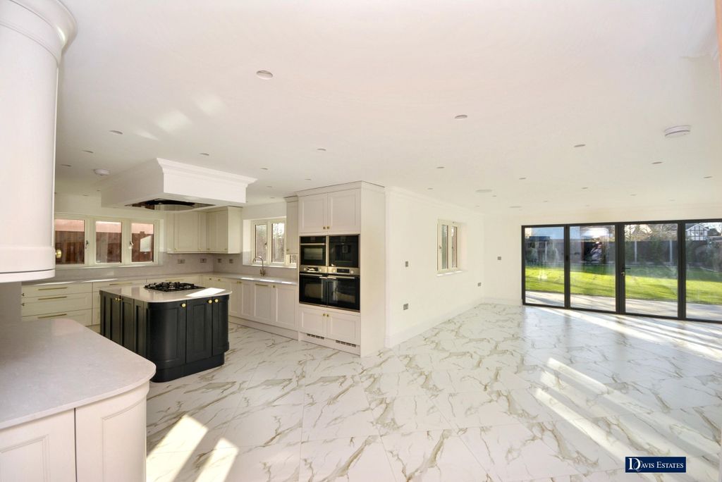 Property photo 3 of 34