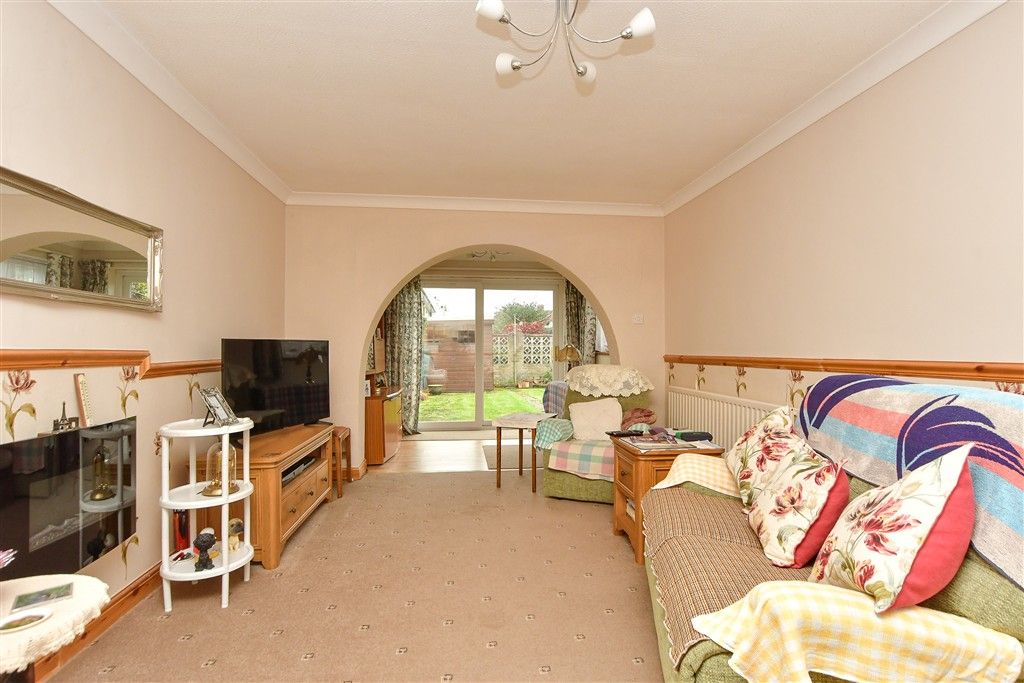 Property photo 3 of 8 Lounge