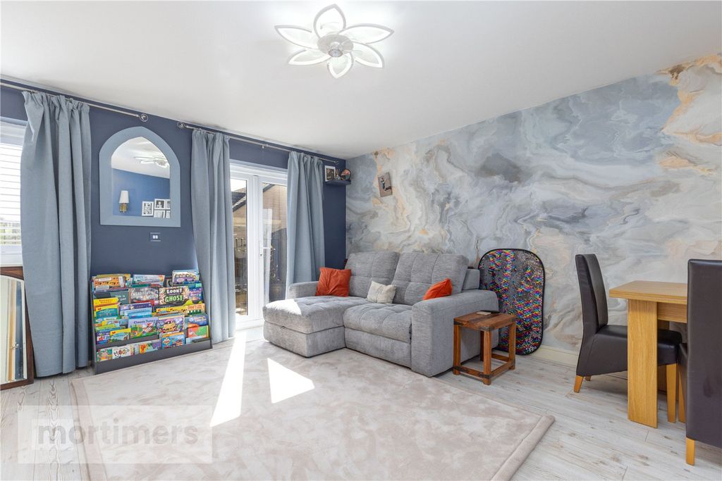 Property photo 3 of 18 Lounge Diner