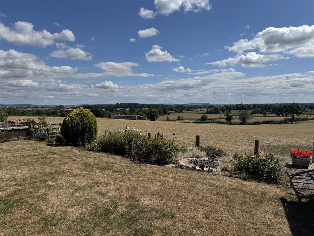 Property photo 2 of 31