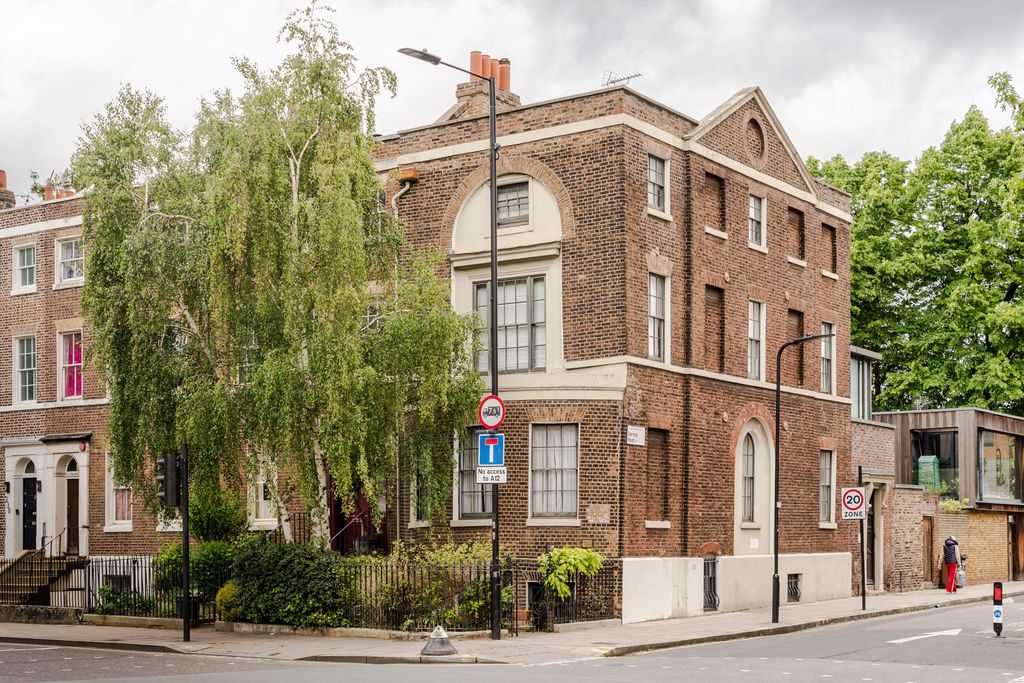 Property photo 3 of 18 345262 - 224A Mare Street-21.Jpeg