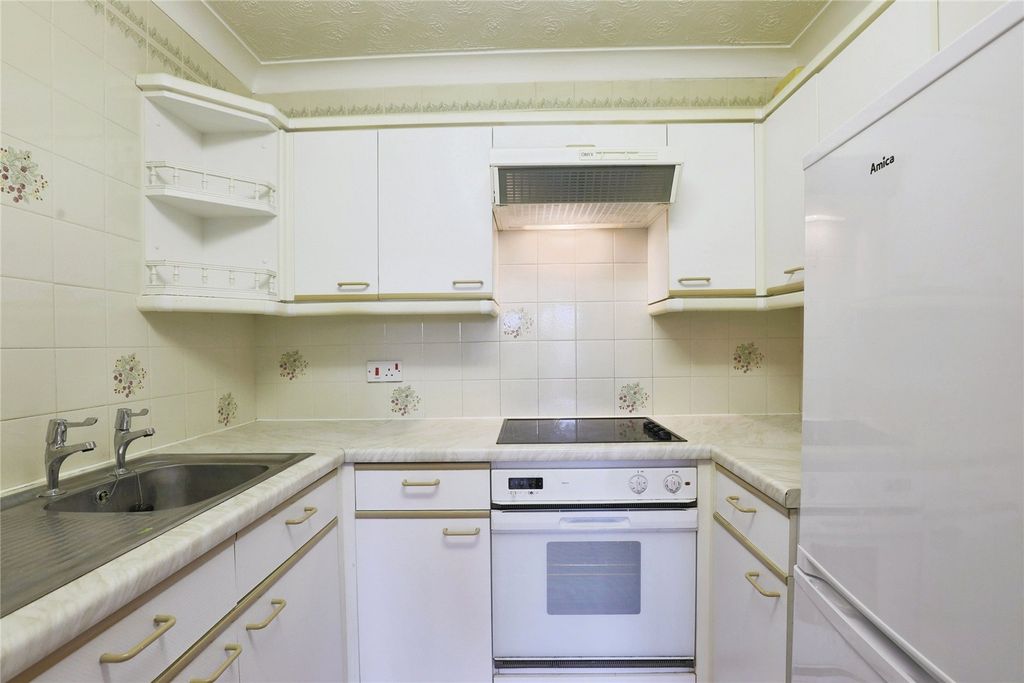 Property photo 3 of 13 Kitchen