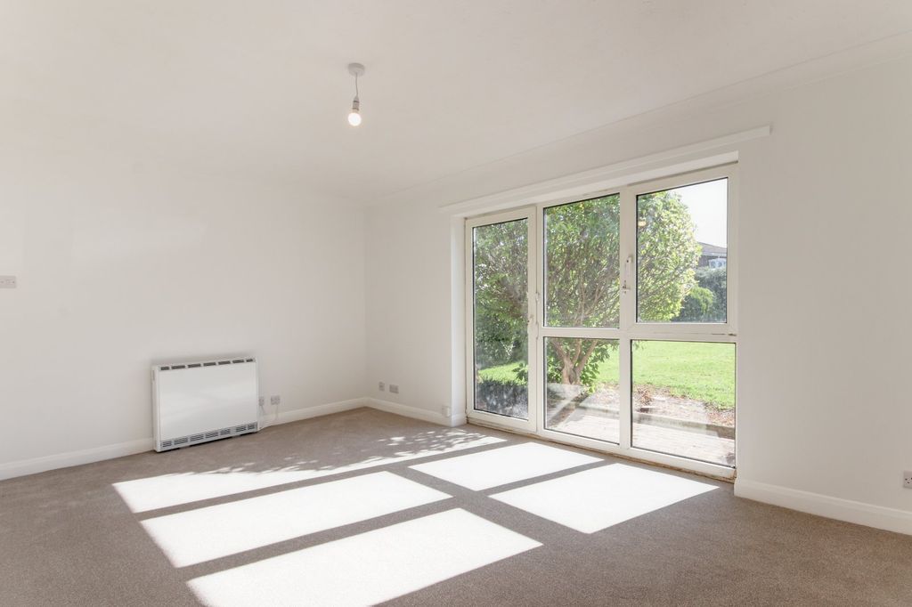 Property photo 3 of 11 Sitting Room