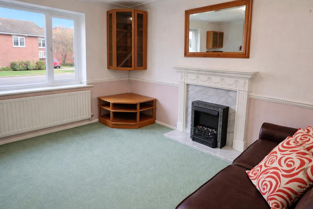 Property photo 2 of 10 25 Severn Lounge.Png