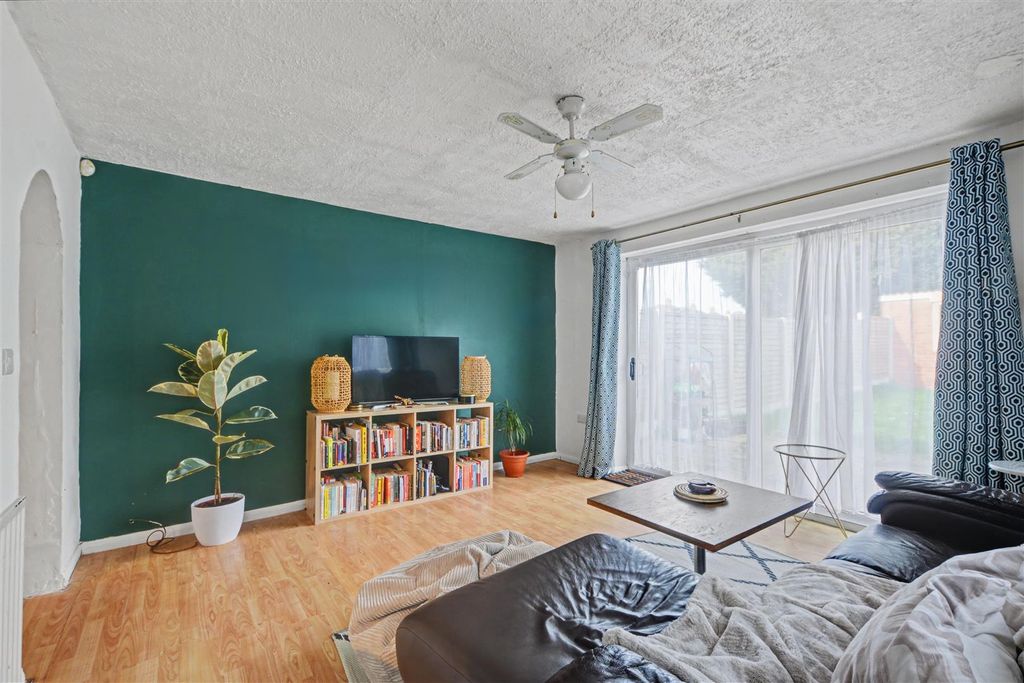 Property photo 2 of 19 Lounge_2.Jpeg