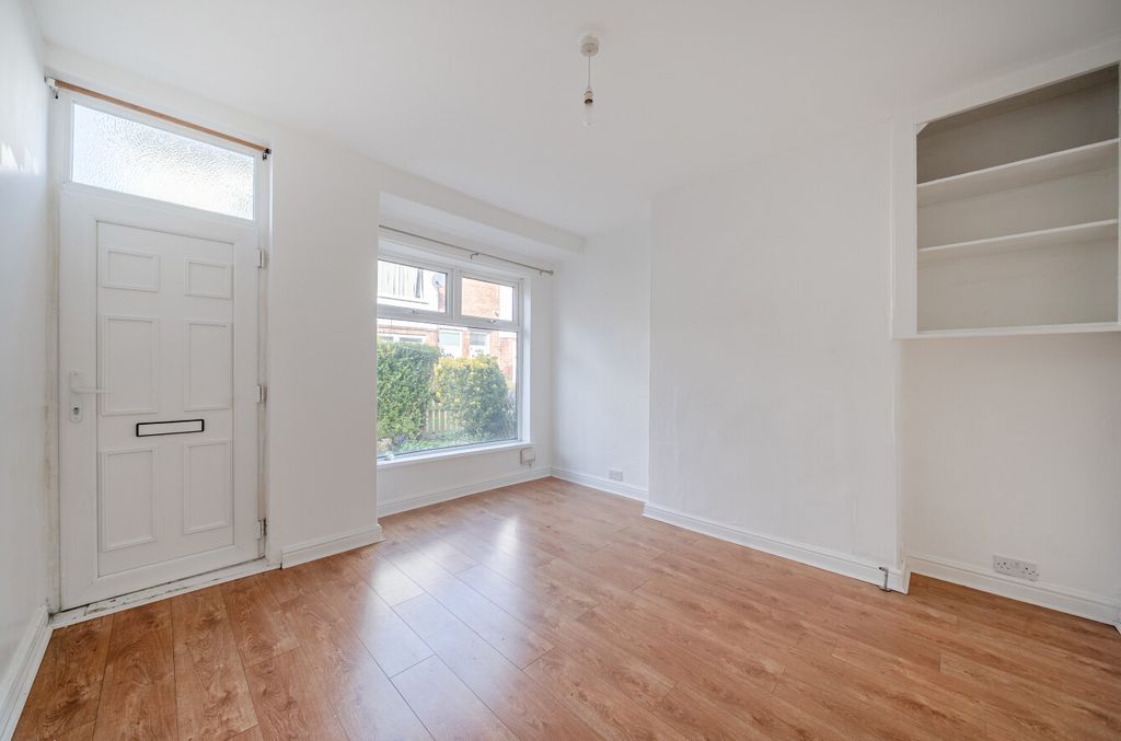 Property photo 2 of 18 1439157-17-69ce32...