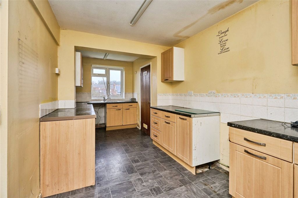 Property photo 3 of 11 Kitchen