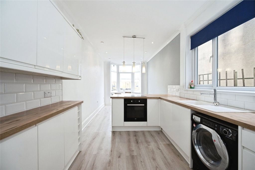 Property photo 2 of 16 Picture No. 35