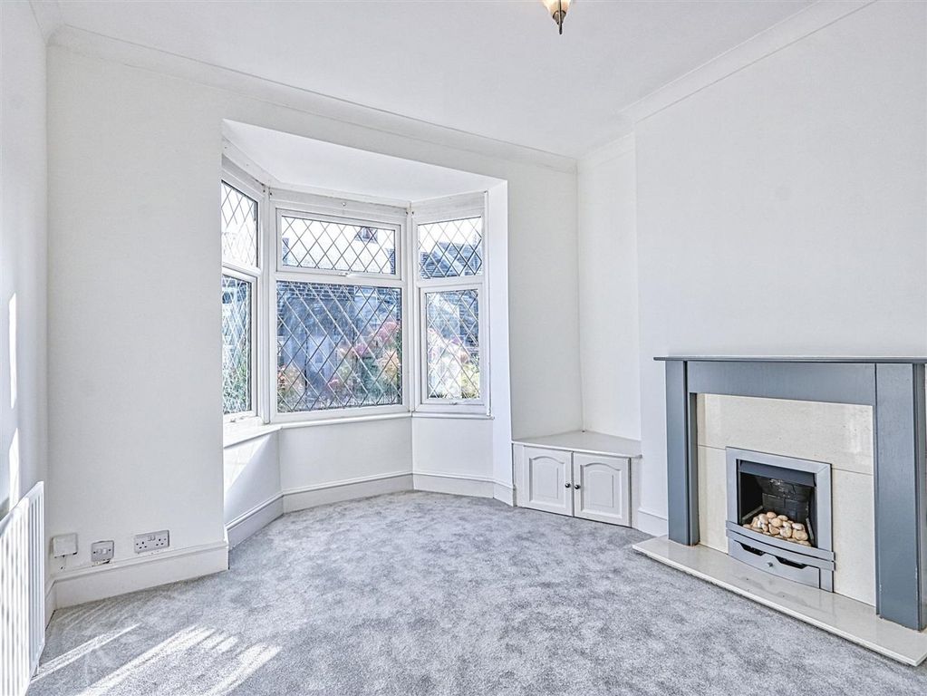 Property photo 2 of 18 Lounge