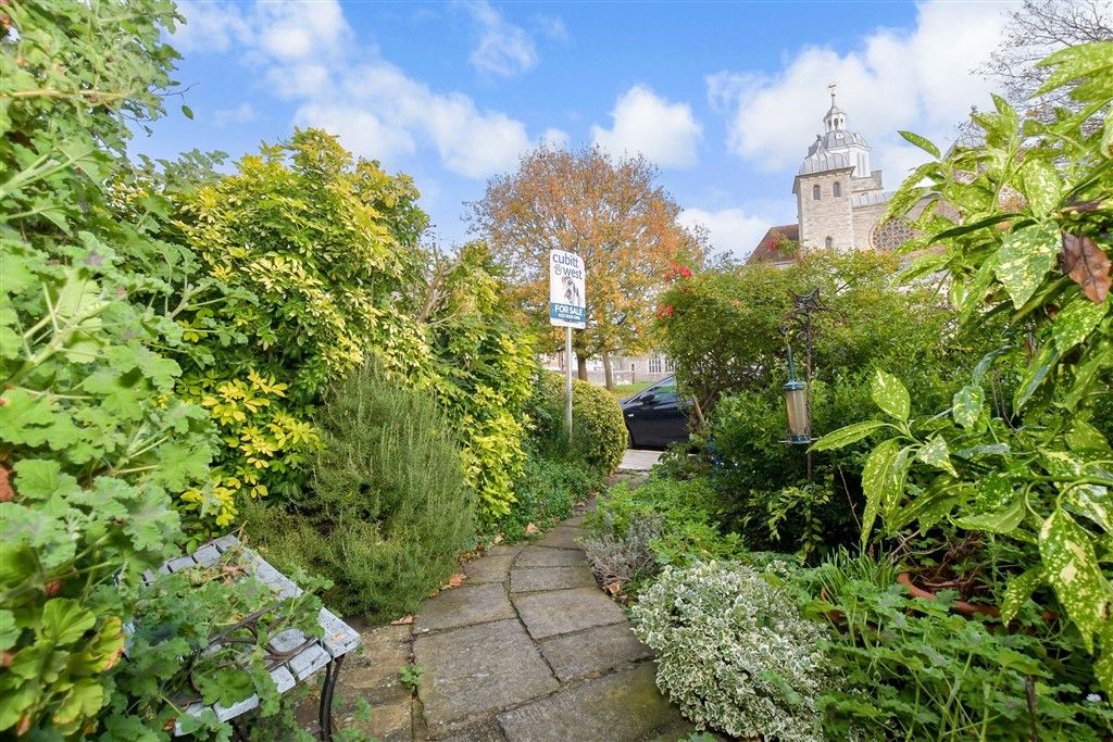 Property photo 2 of 14 Front Garden