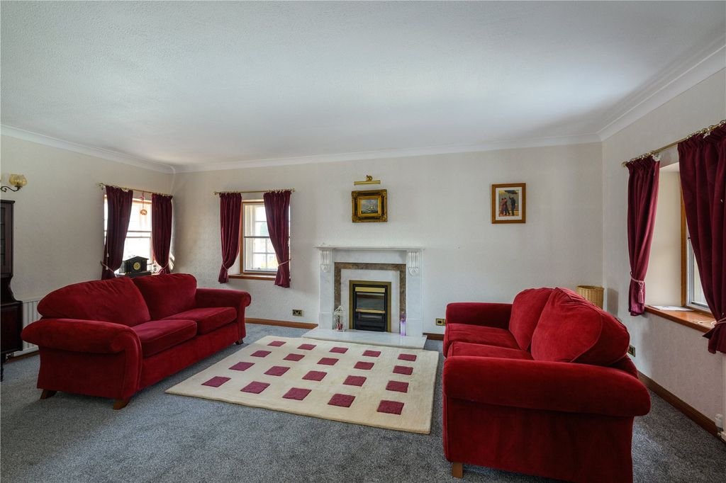 Property photo 3 of 21 Sitting Room