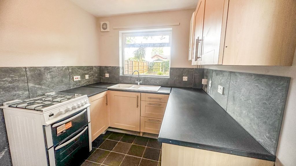 Property photo 3 of 12 5895464