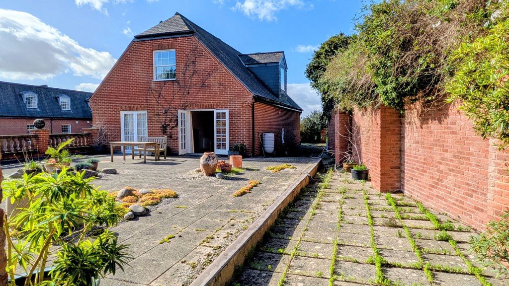 Property photo 3 of 43