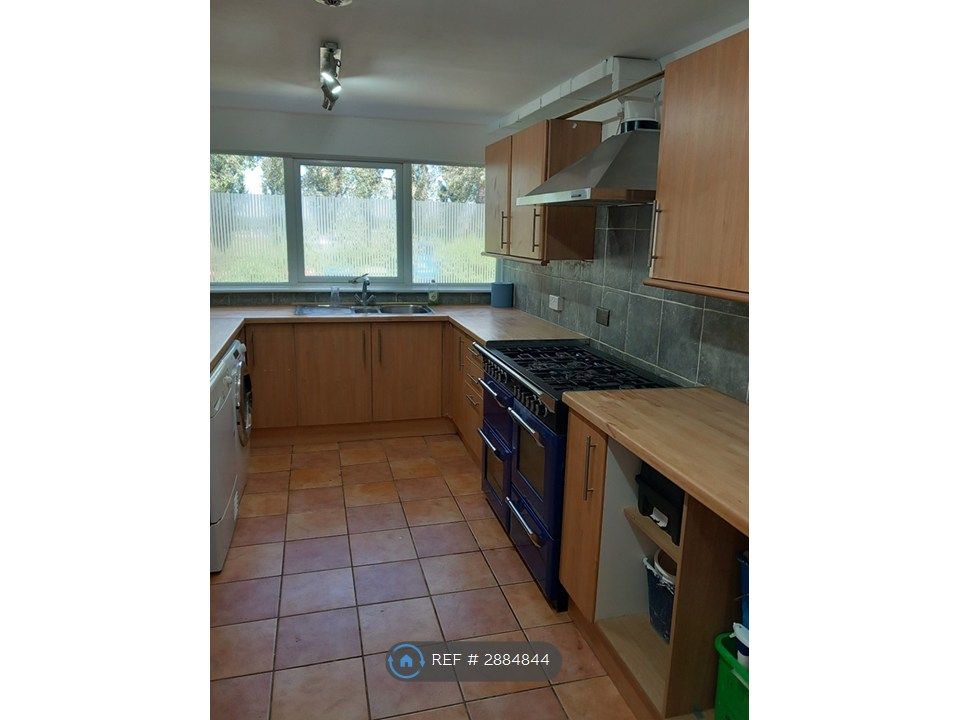 Property photo 2 of 15 Kitchen