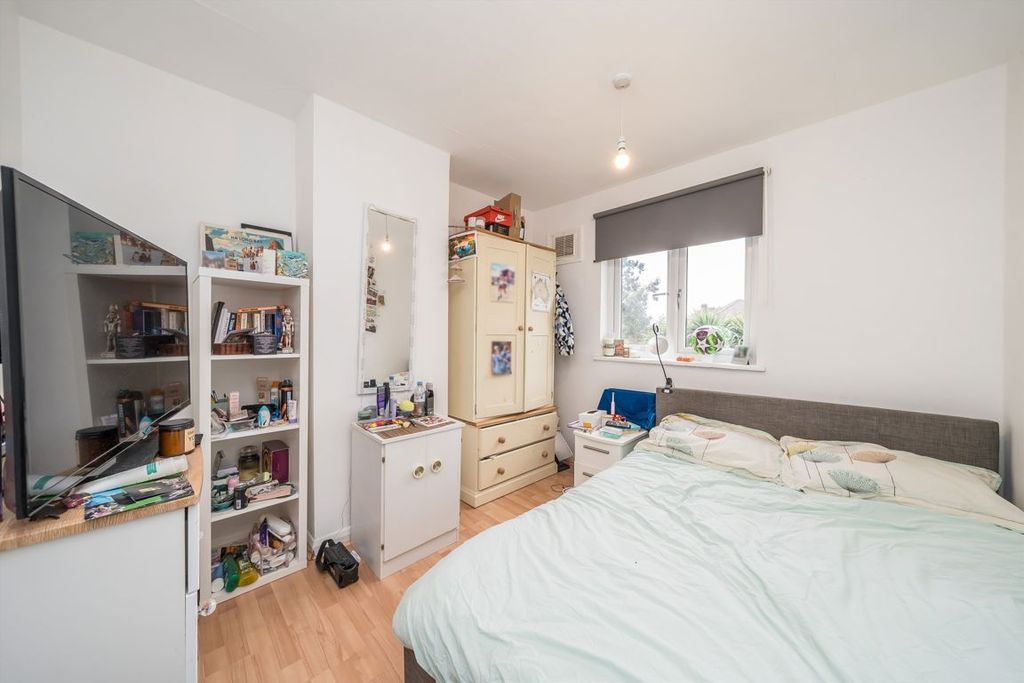 Property photo 3 of 4