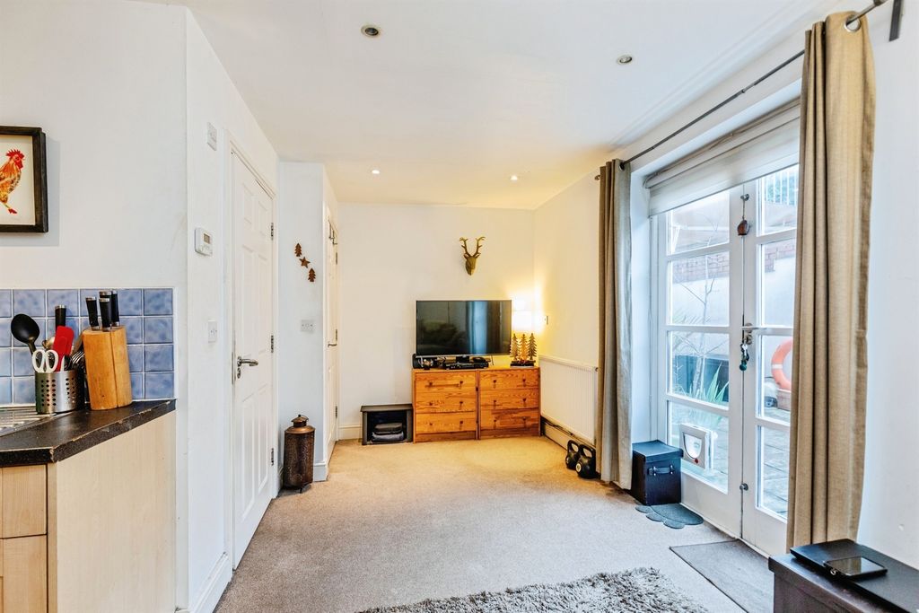 Property photo 3 of 13