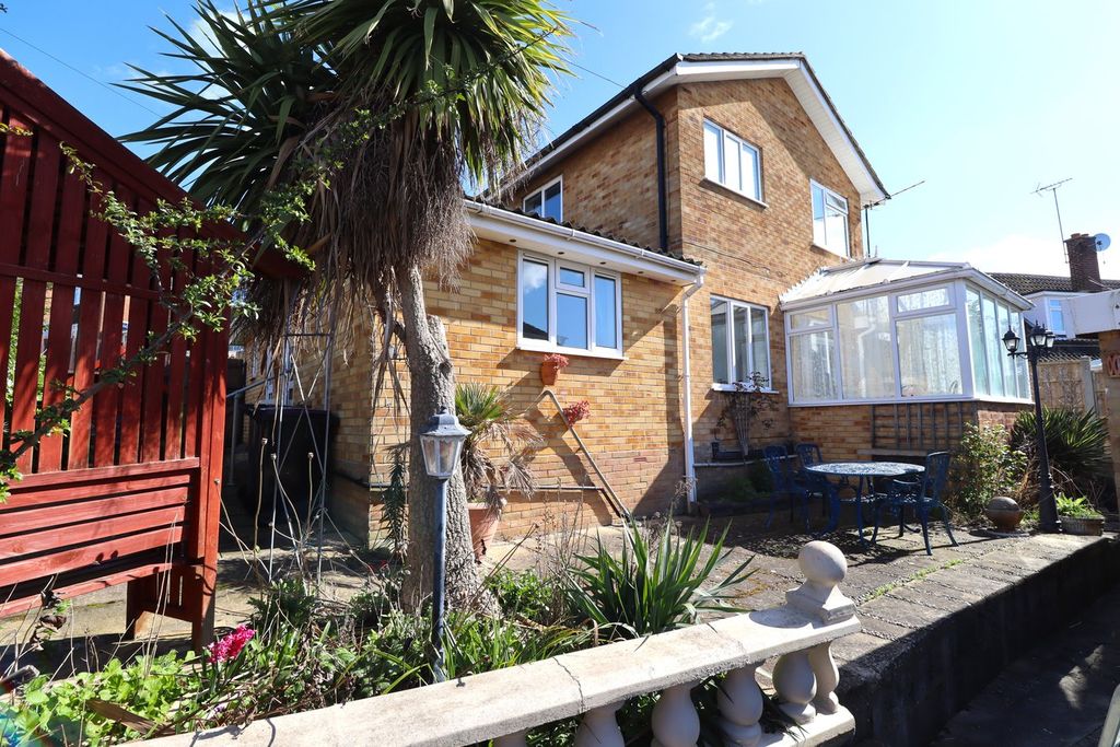 Property photo 3 of 28
