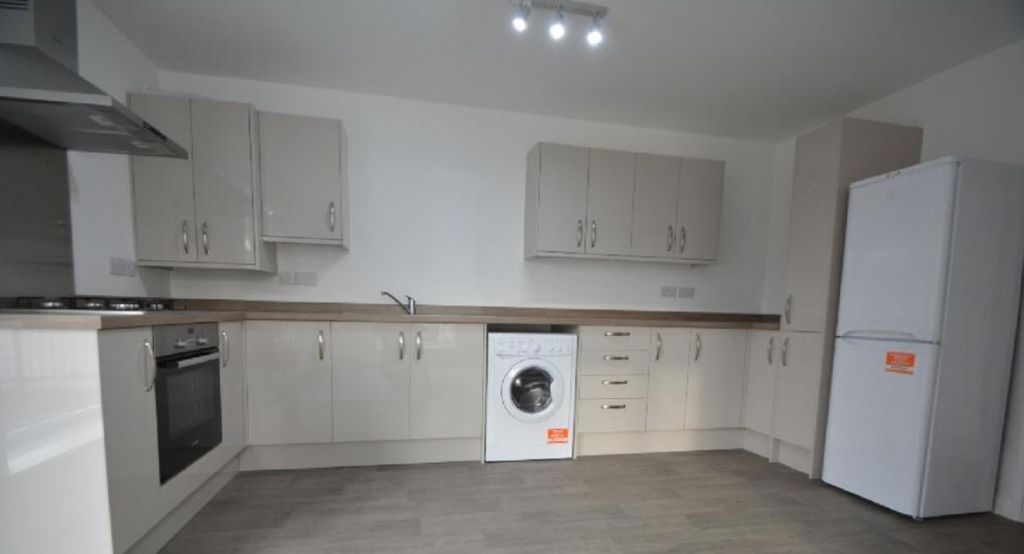 Property photo 2 of 6 Kitchen
