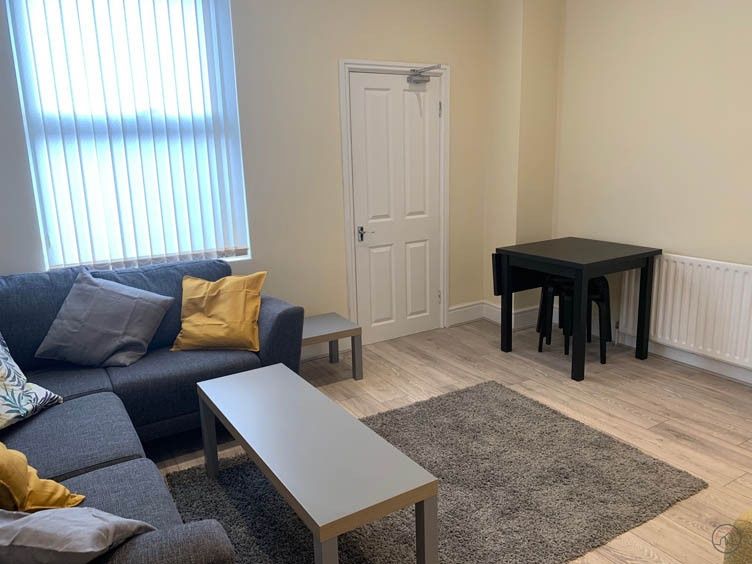 Property photo 2 of 16 Bright, Well-Kept Living Room With A Comfortable G...