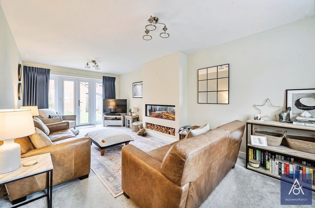Property photo 3 of 24 Pbox-Img.Jpg