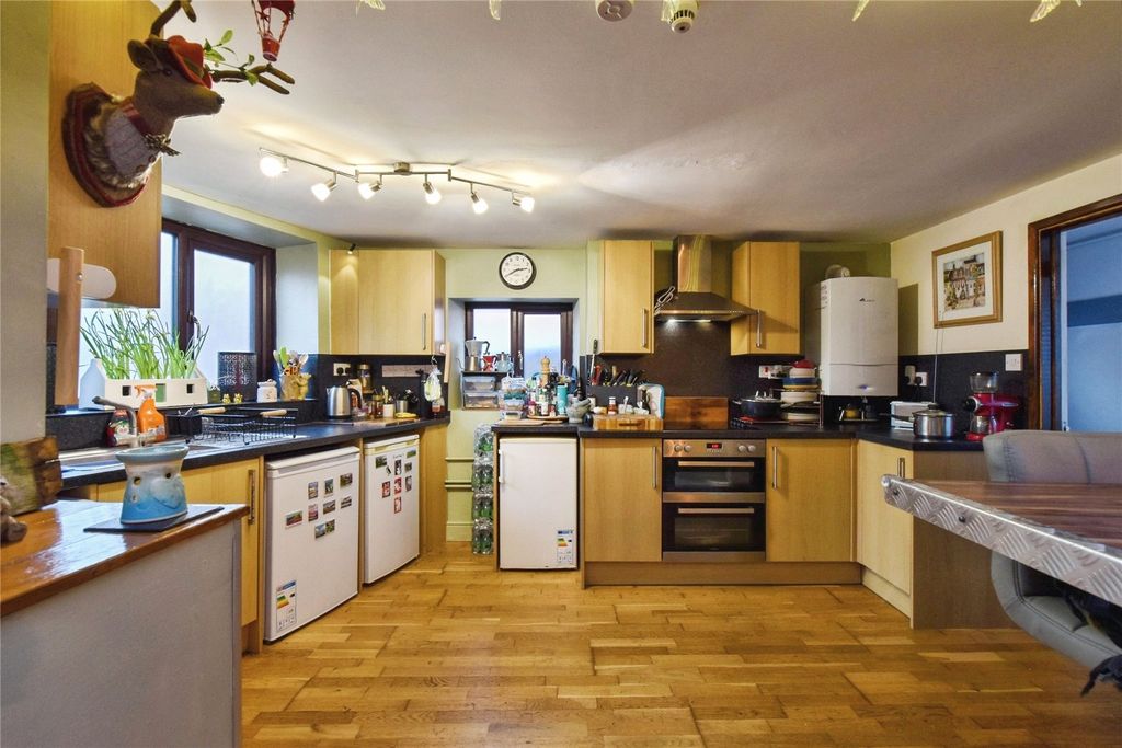 Property photo 3 of 21 Picture No. 11