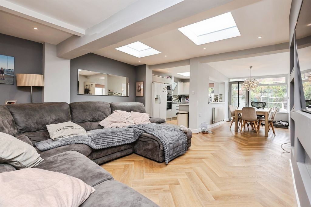 Property photo 2 of 16